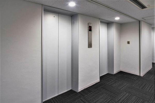 03 4〜10階 エレベーターホール 2