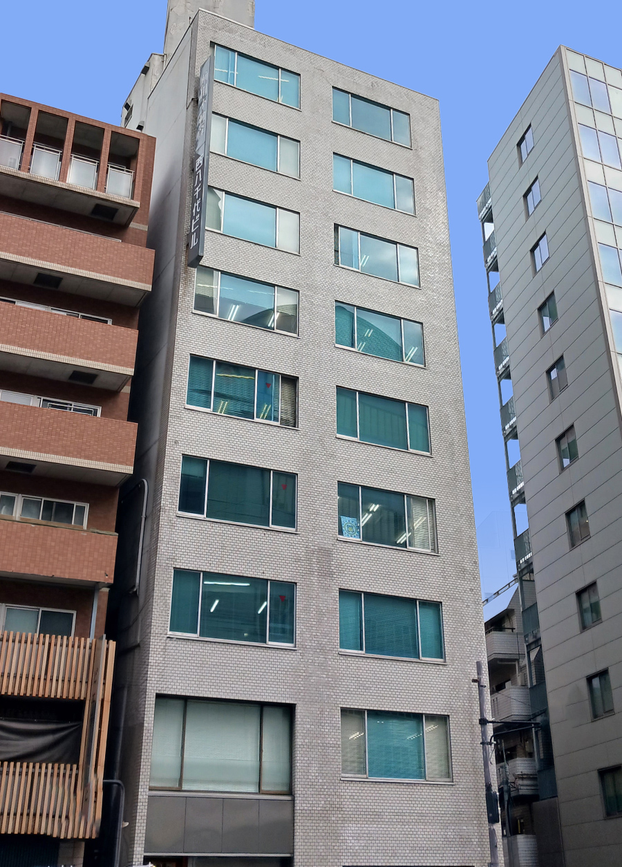 西区肥後橋エリアにある「西八千代ビル」 トイレ・給湯室をリニューアル致しました。